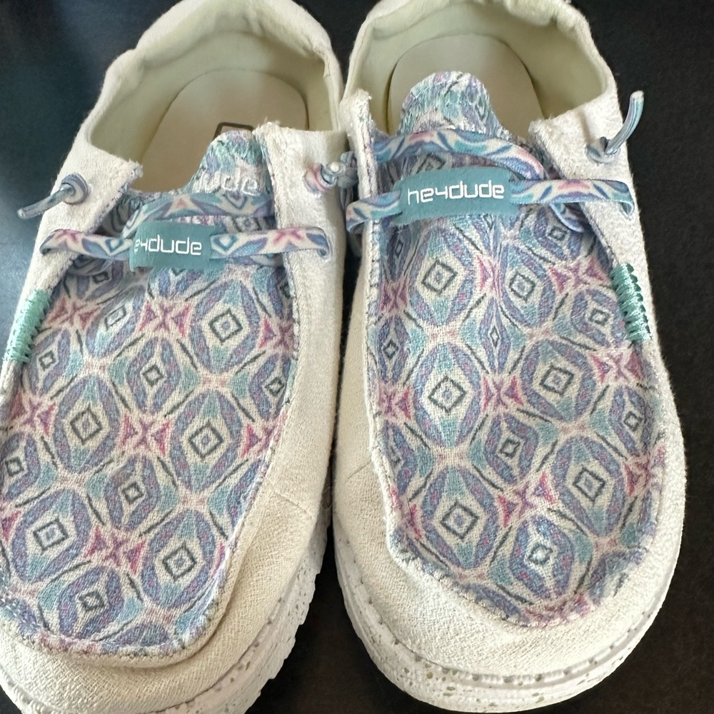 Womens Hey Dudes size 8